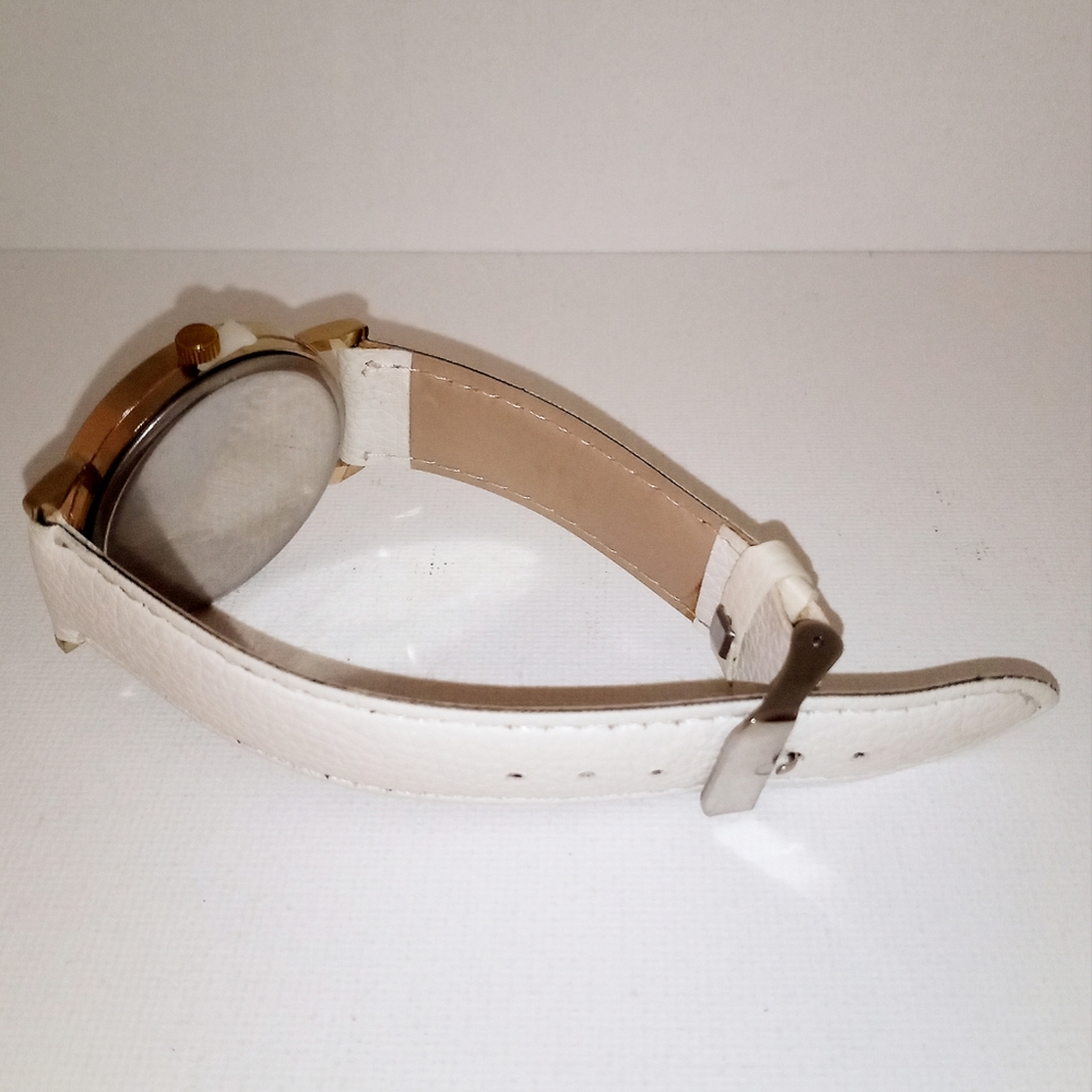 Feather Design Watch - image 2